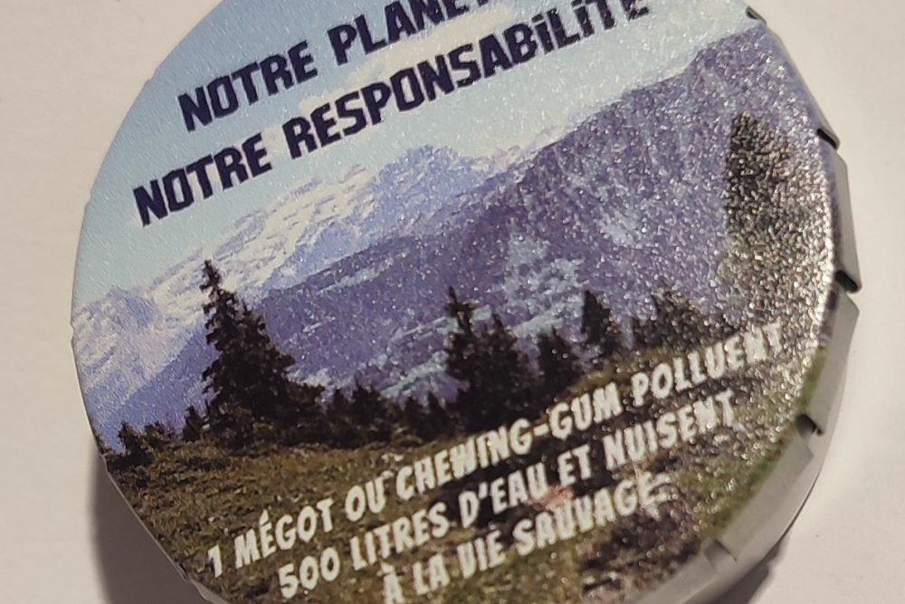 Un cendrier de poche Alia Vita portant le slogan Make waves, no waste
